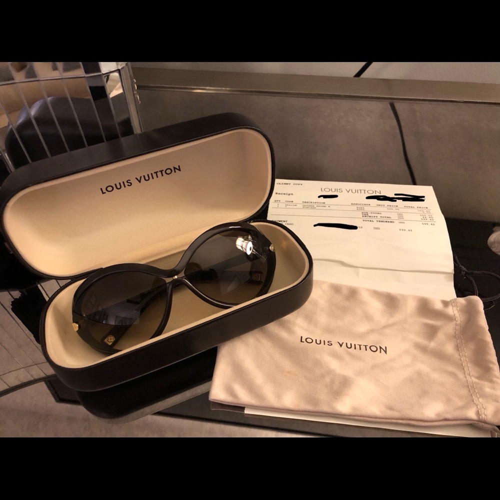 100% authentic Louis Vuitton Daphne sunglasses